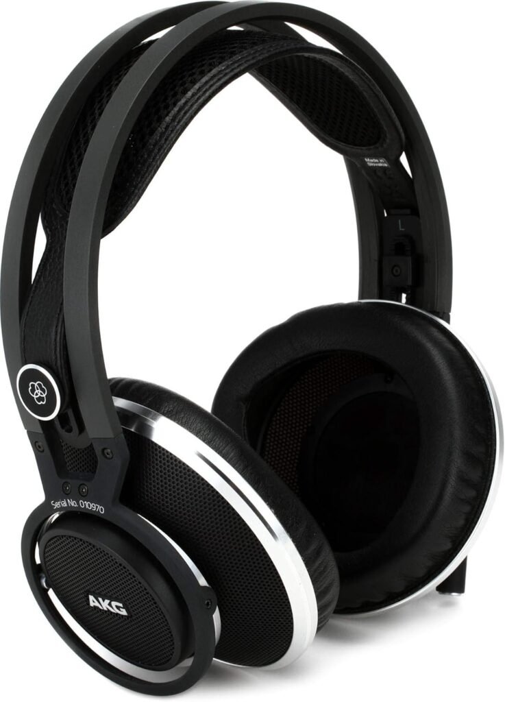 AKG K812