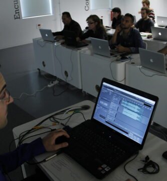 Adobe Podcast para educadores, creadores y freelancers